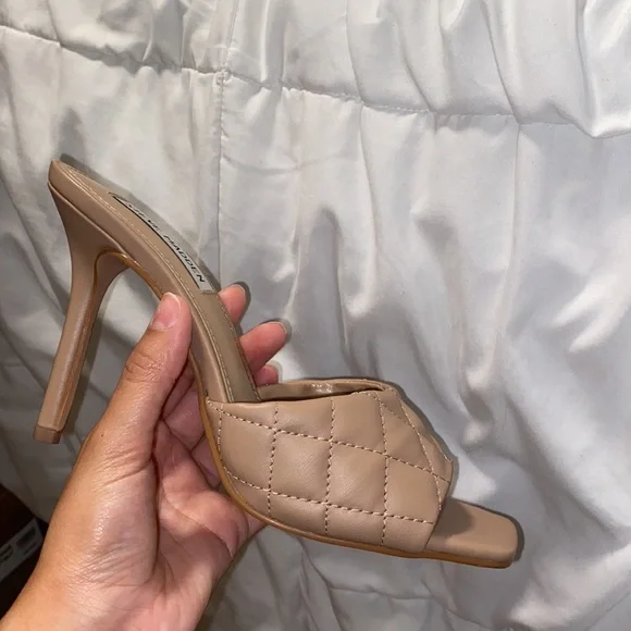 *NEW* Steve Madden Signify - Picture 3 of 7